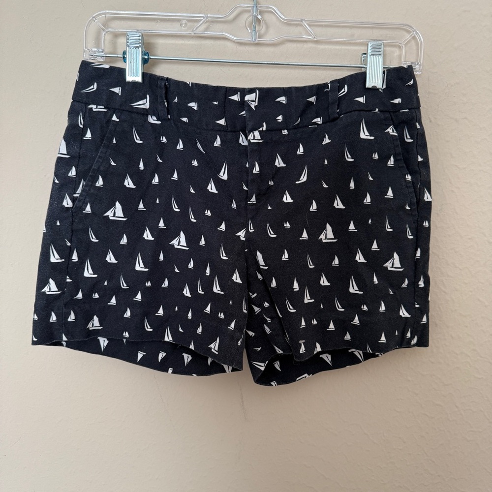 Banana Republic Shorts Womens Size 4P Hampton Fit Blue Chino Sailboat Print - Picture 1 of 6